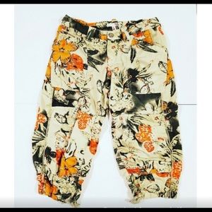 Fun tropical print cropped pants ✨🌈